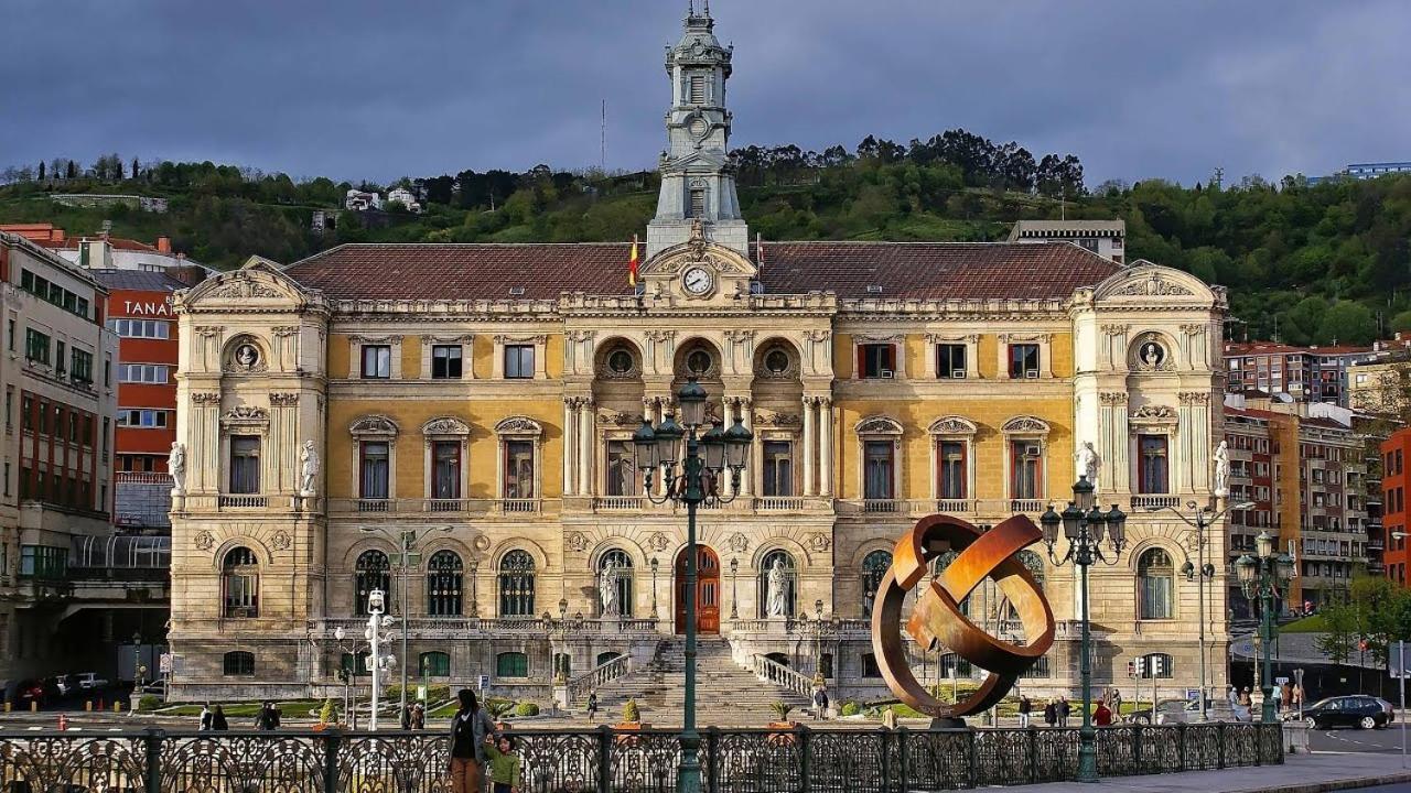 Lux Cityhall + Parking Bilbao Extérieur photo